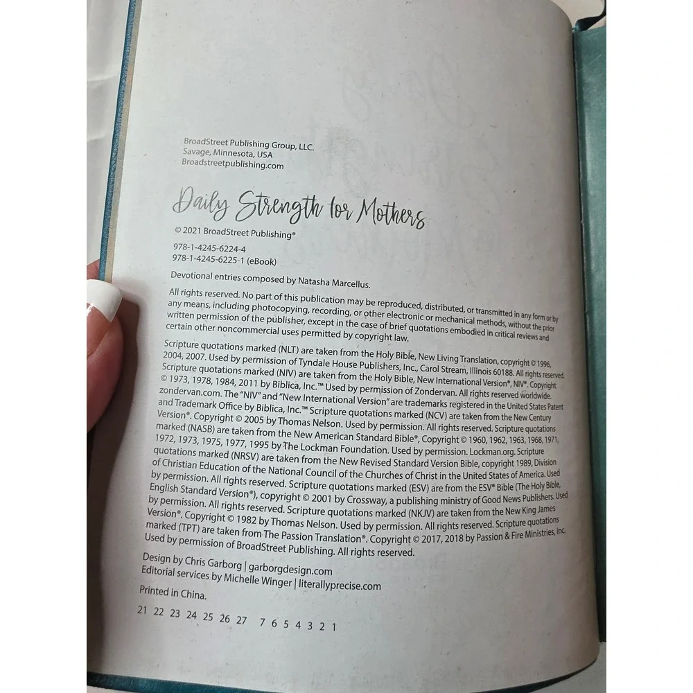 Daily‎ Strength for Mothers 365-Day Devotional Teal Faux Leather Floral Book